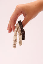 Even this one | 5 stk. mulberry silke elastikker - Beige & Dark Brown