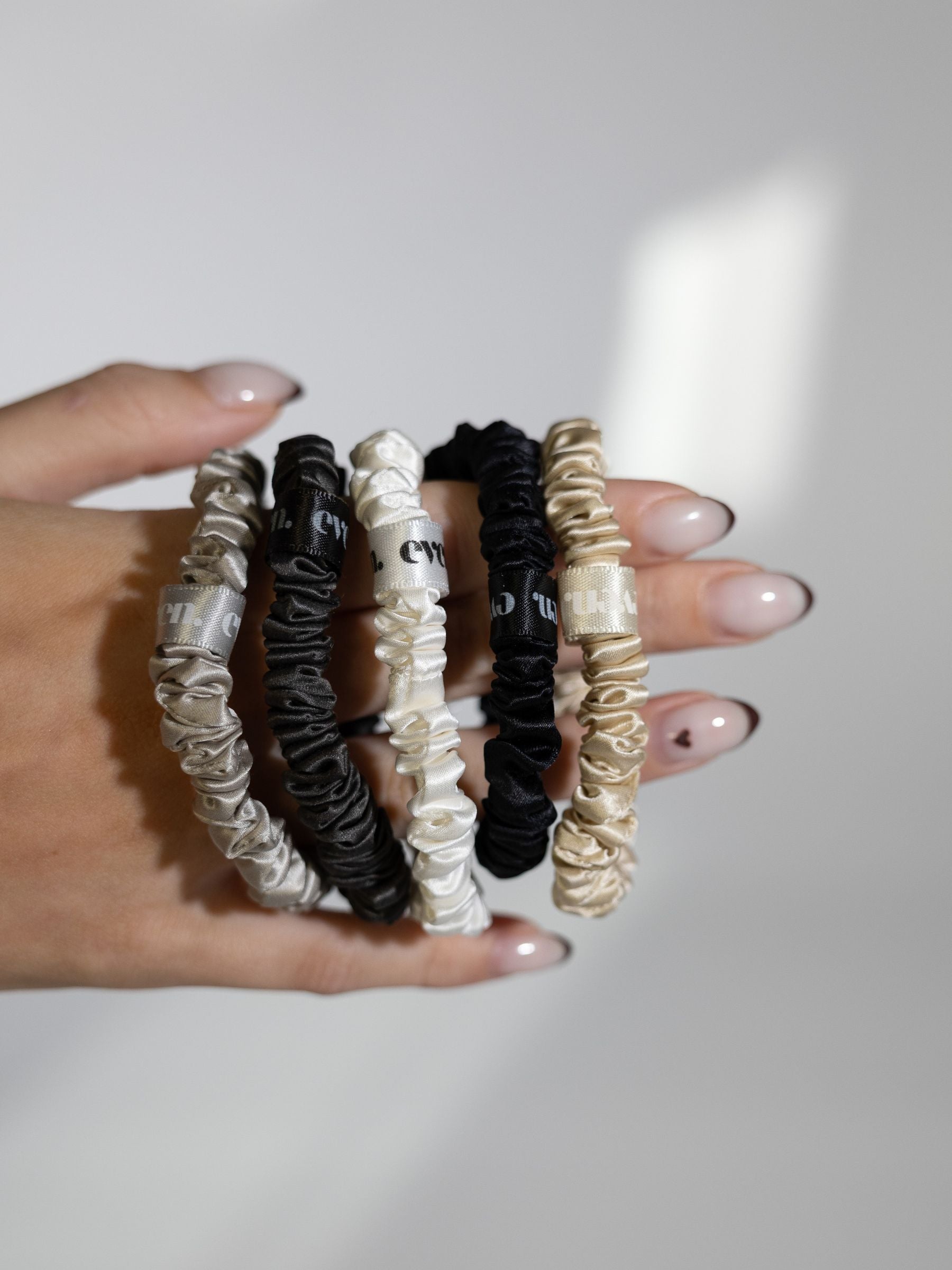 Even this one |  5 stk. 100% mulberry silke elastikker