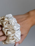 Even this one |  2 stk. 100% mulberry silke elastikker (White, Beige)