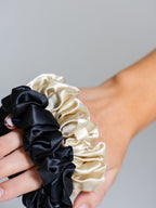 Even this one |  2 stk. 100% mulberry silke elastikker (Black, Beige)