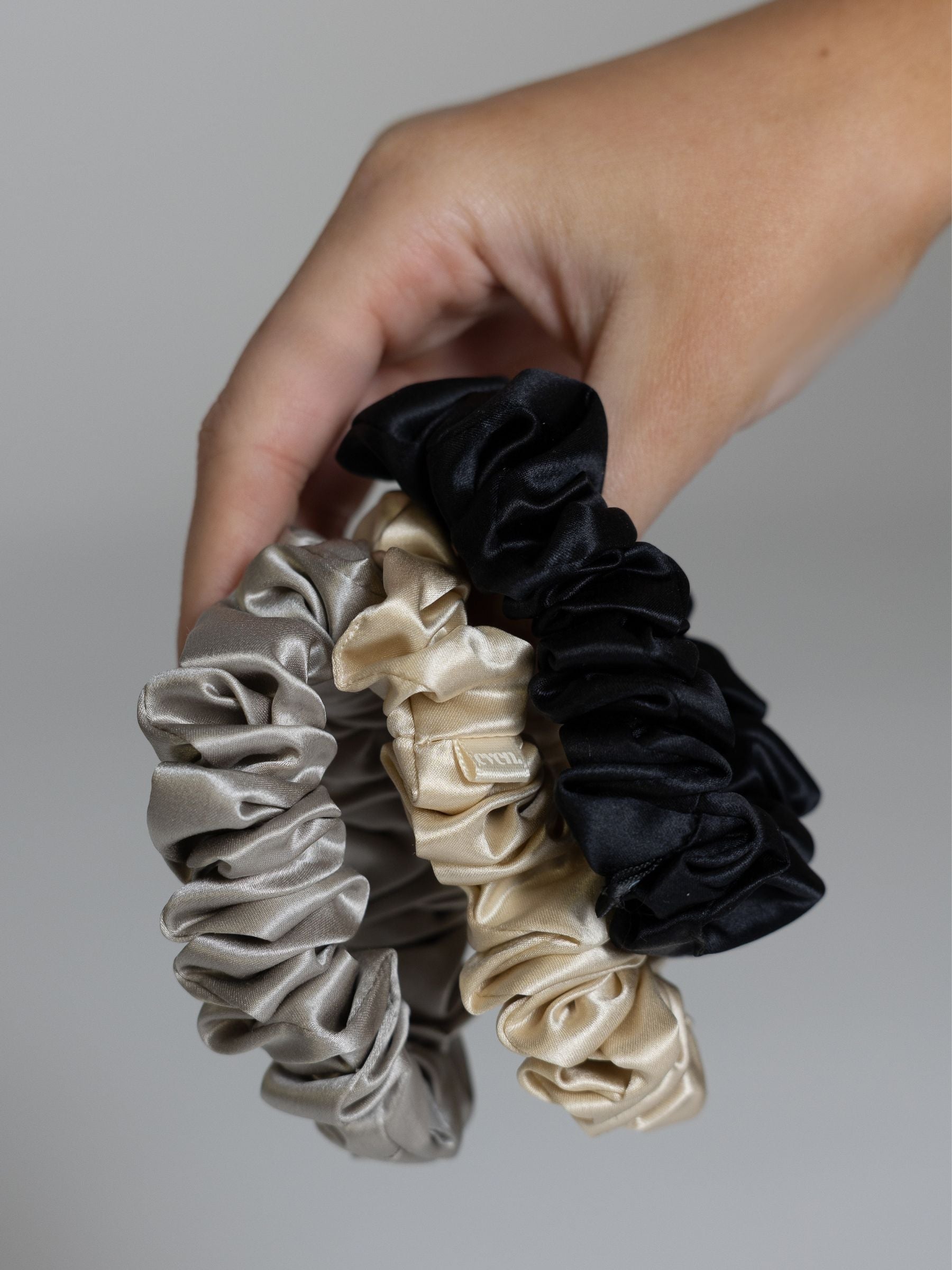 Even this one | 3 stk. 100% mulberry silke elastikker (Grey, beige, black)