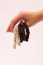 Even this one | 5 stk. mulberry silke elastikker - Beige & Dark Brown